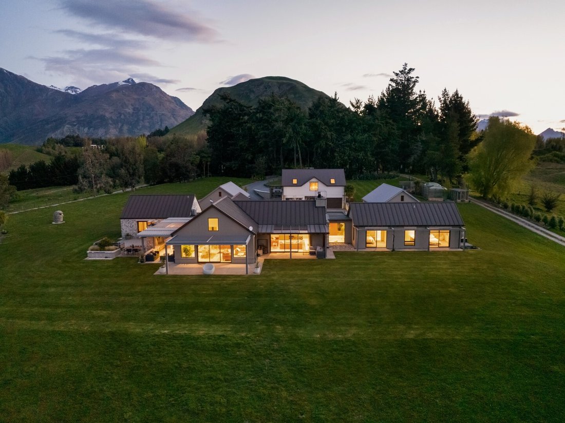 House in Lake Hayes Estate, Otago, New Zealand 3 - 15291942