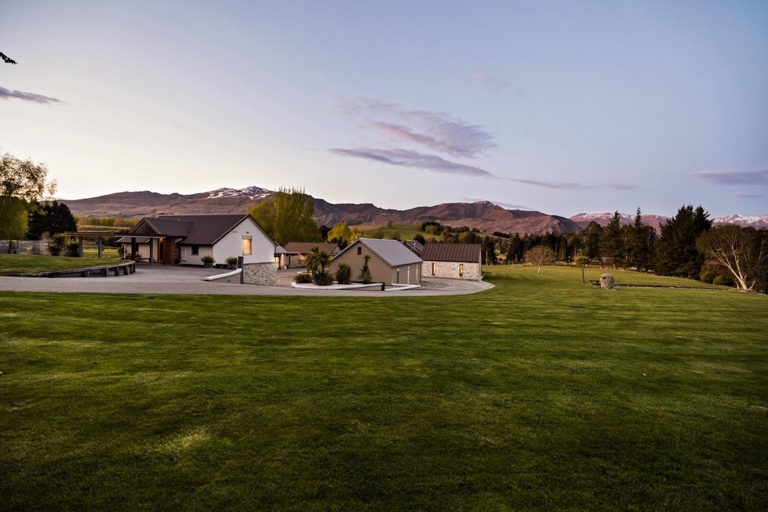 House in Lake Hayes Estate, Otago, New Zealand 5 - 15291942