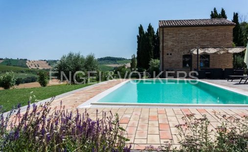 Casa de Campo en Morro d'Alba, Marcas, Italia 1