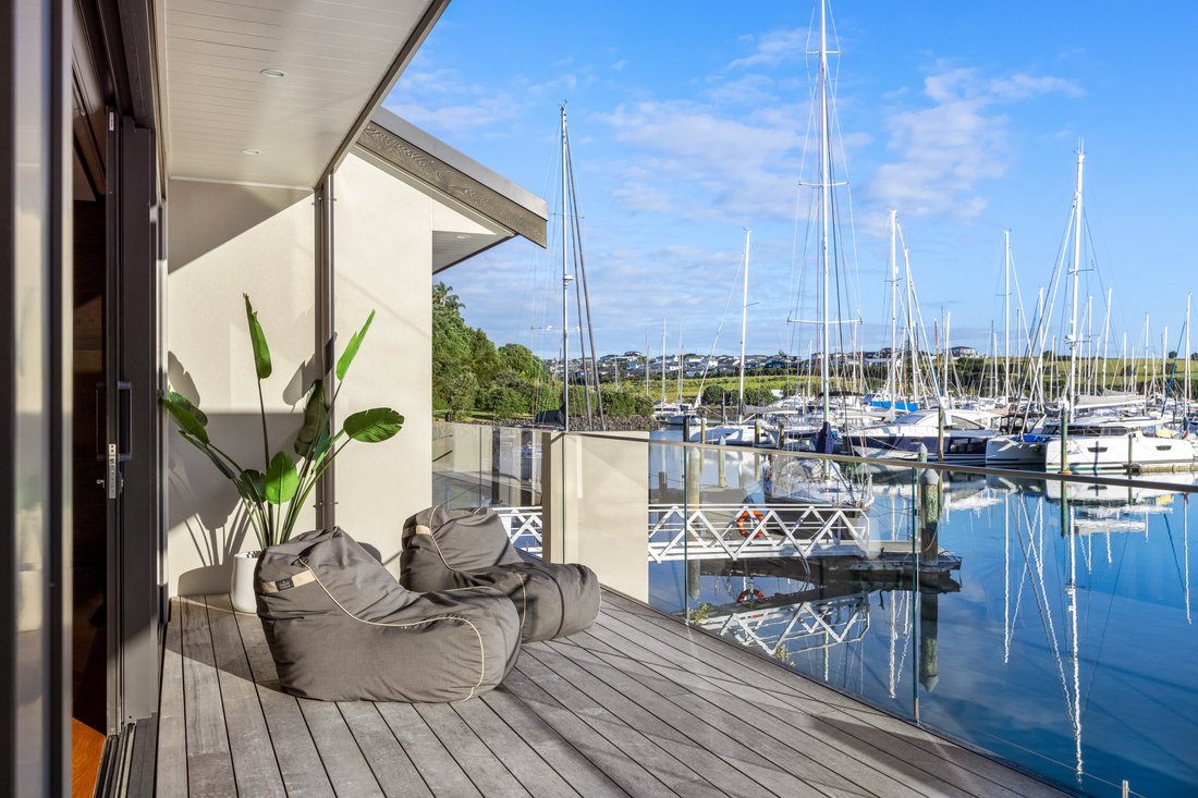 Auckland, Auckland, New Zealand 4 - 15295845