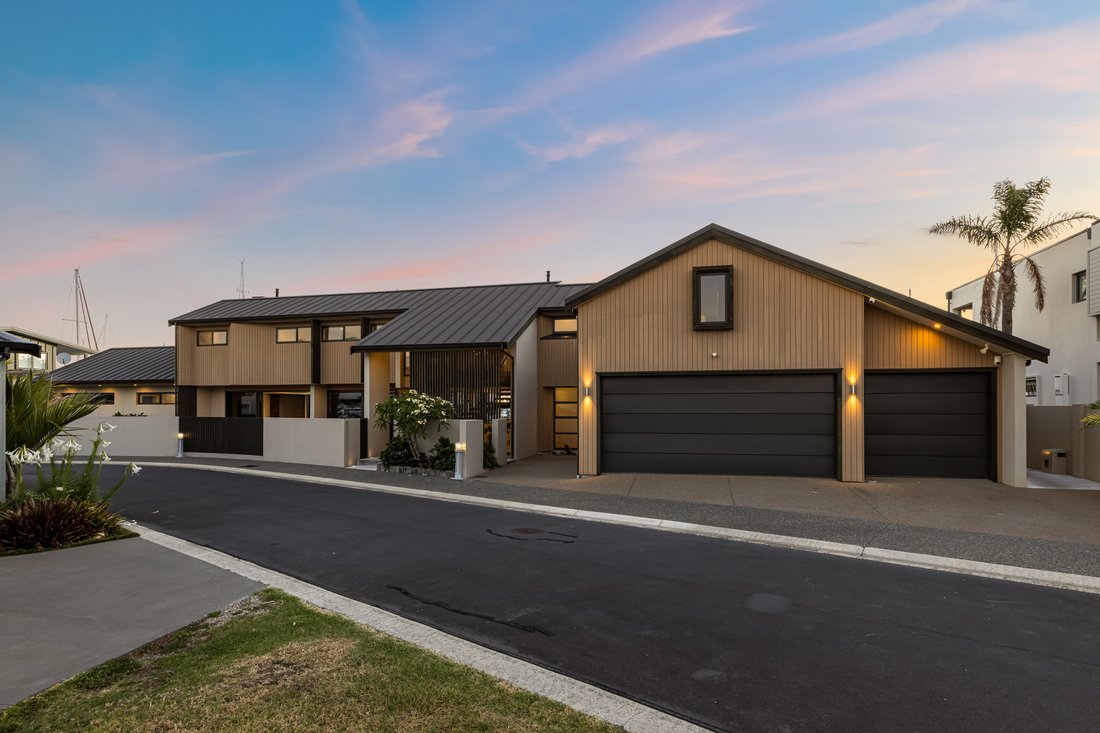 Auckland, Auckland, New Zealand 2 - 15295845