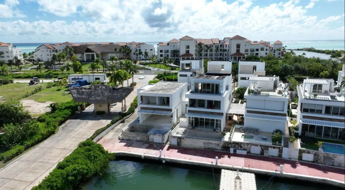 Villa in Punta Cana, La Altagracia Province, Dominican Republic 1 - 15296351