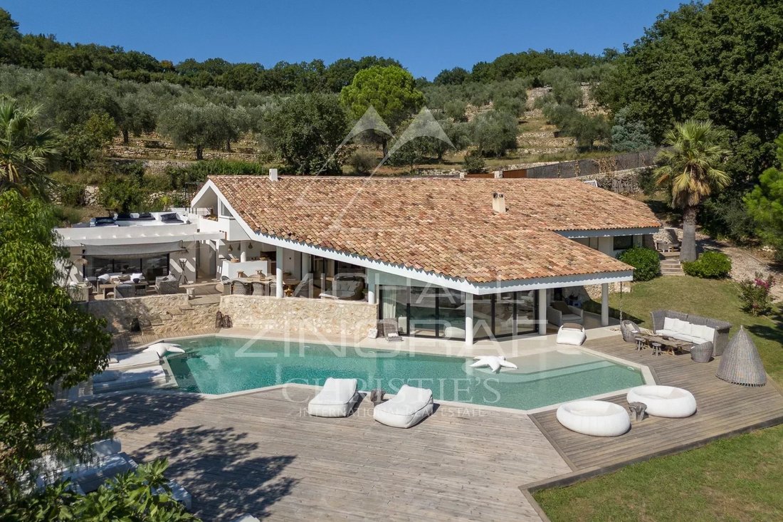 Villa in Le Rouret, Provence-Alpes-Côte d'Azur, France 1 - 15297096
