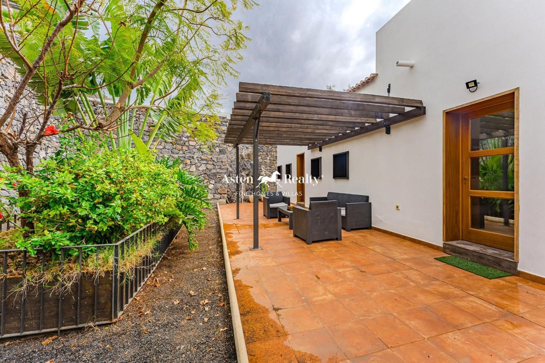 Villa in Guia de Isora, Canary Islands, Spain 2 - 15298704