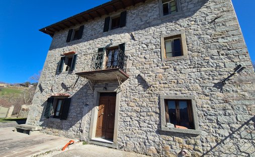House in Pieve Fosciana, Tuscany, Italy 1