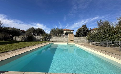 Villa in Colombiera-Molicciara, Liguria, Italy 1
