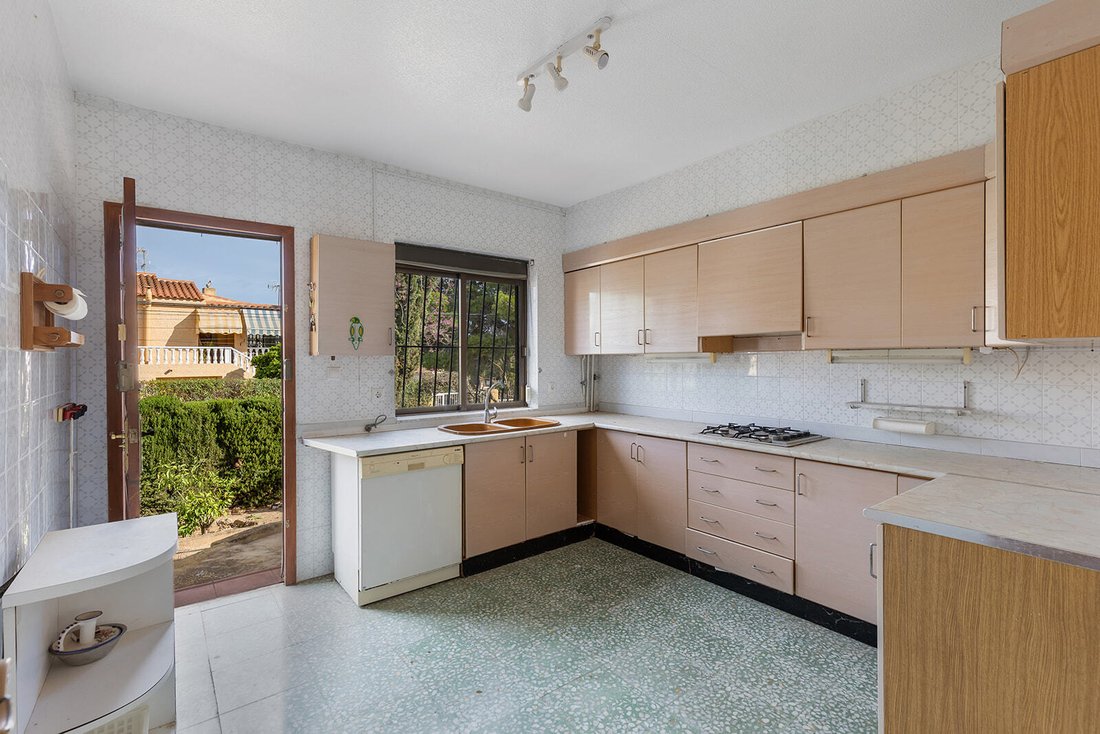 Villa in Torrevieja, Valencian Community, Spain 5 - 15298755