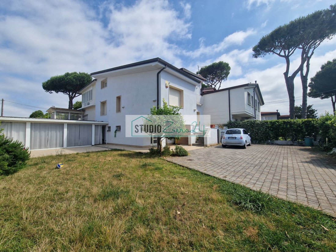 House in Lido di Camaiore, Camaiore, Tuscany 3 - 15299348