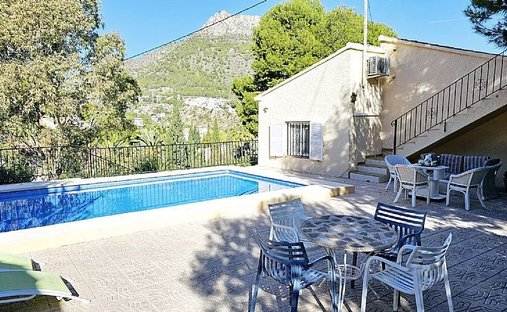Chalet in Calp / Calpe, Valencian Community, Spain 1