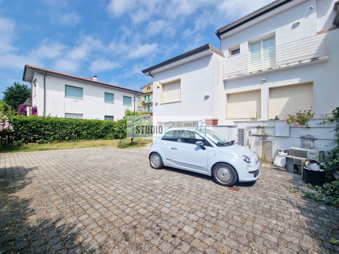 House in Lido di Camaiore, Camaiore, Tuscany 4 - 15299348