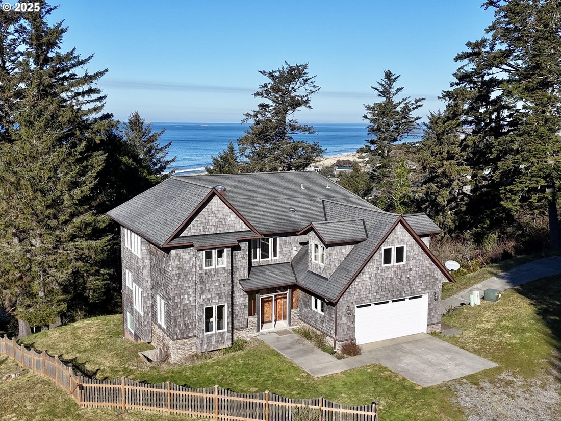 House in Gold Beach, Oregon, United States 1 - 15301395