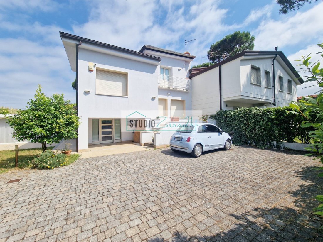 House in Lido di Camaiore, Camaiore, Tuscany 2 - 15299348