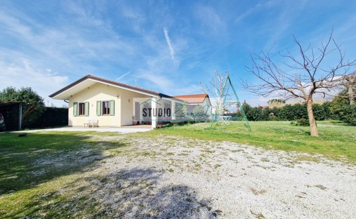 Villa in Lido di Camaiore, Camaiore, Tuscany 1
