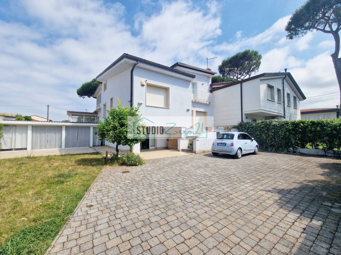 House in Lido di Camaiore, Camaiore, Tuscany 1 - 15299348