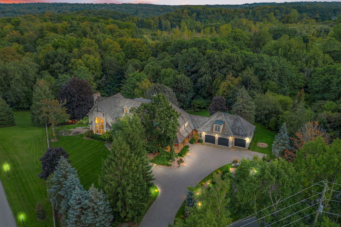House in Burlington, Ontario, Canada 2 - 15296051
