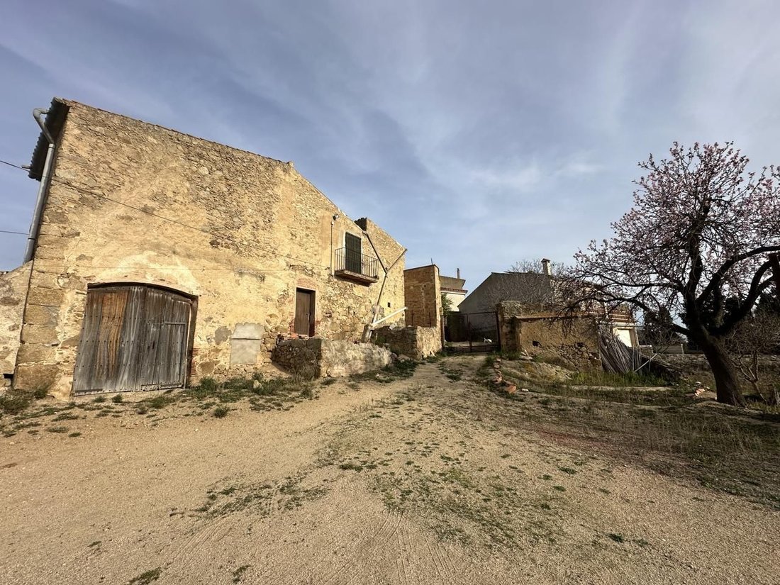 Villa in Pau, Catalonia, Spain 2 - 14977999