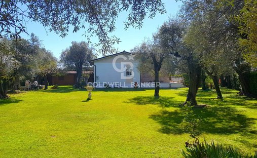 House in Caranna-Vaiana, Forte dei Marmi, Tuscany 1