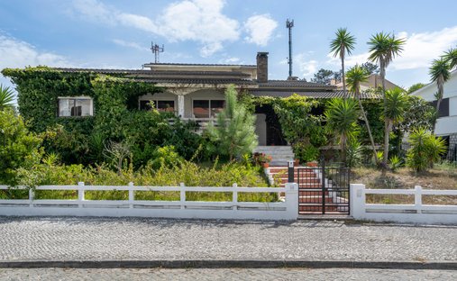 Villa in Marinha Grande, Leiria District, Portugal 1