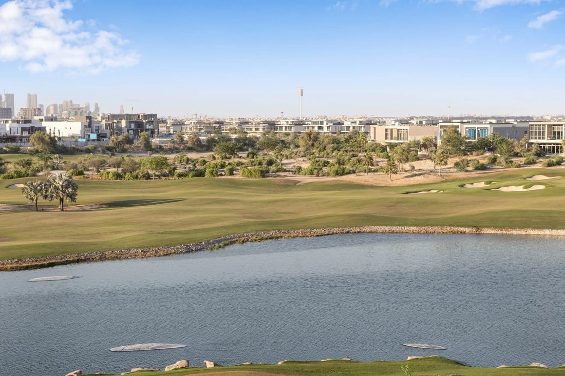 Villa in Hadaeq Sheikh Mohammed Bin Rashid, Dubai, United Arab Emirates 5 - 15301863