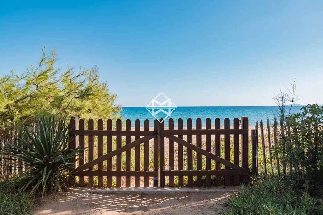 Estate in French Riviera, Provence-Alpes-Côte d'Azur, France 1 - 15302014
