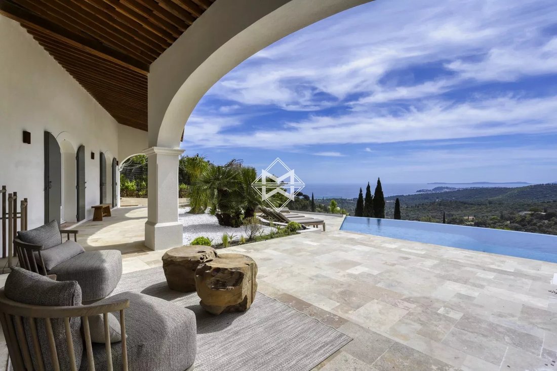 Villa in La Croix-Valmer, Provence-Alpes-Côte d'Azur, France 3 - 12800659