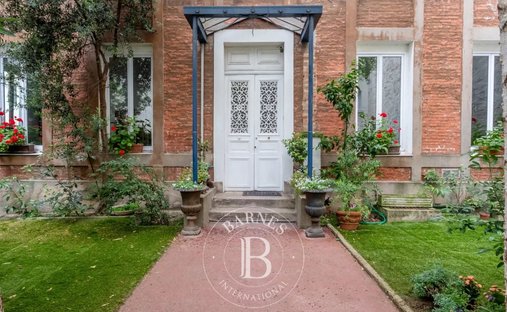 House in Paris, Île-de-France, France 1
