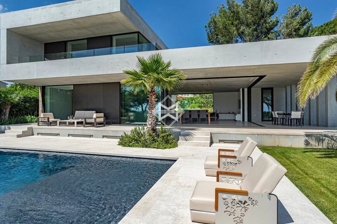 Villa in La Croix-Valmer, Provence-Alpes-Côte d'Azur, France 4 - 10995594