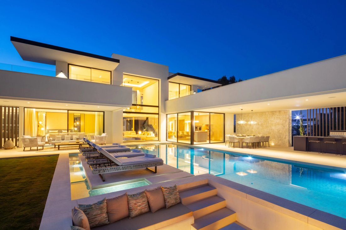 Villa in Puerto Banus, Marbella, Spain 1 - 15302154