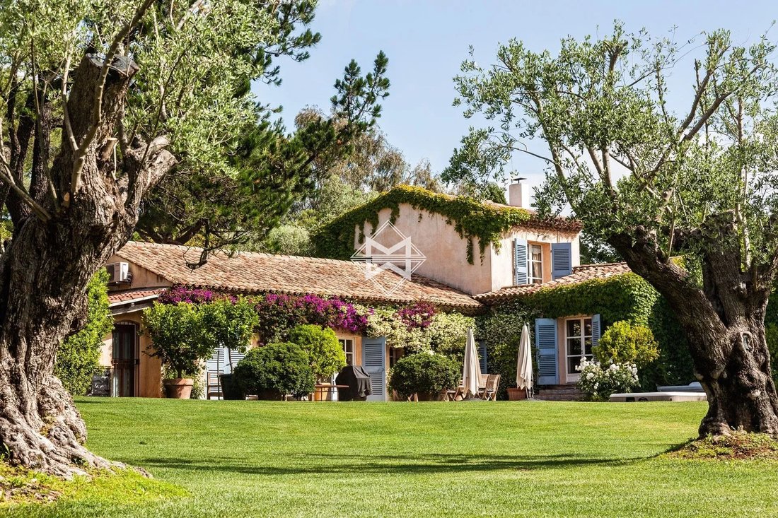 Villa in Gassin, Provence-Alpes-Côte d'Azur, France 1 - 10929409