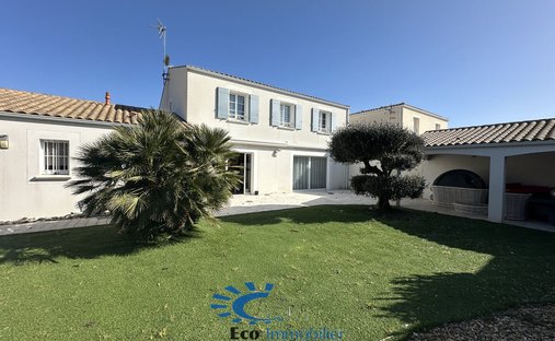 House in Bourg, Périgny, France 1