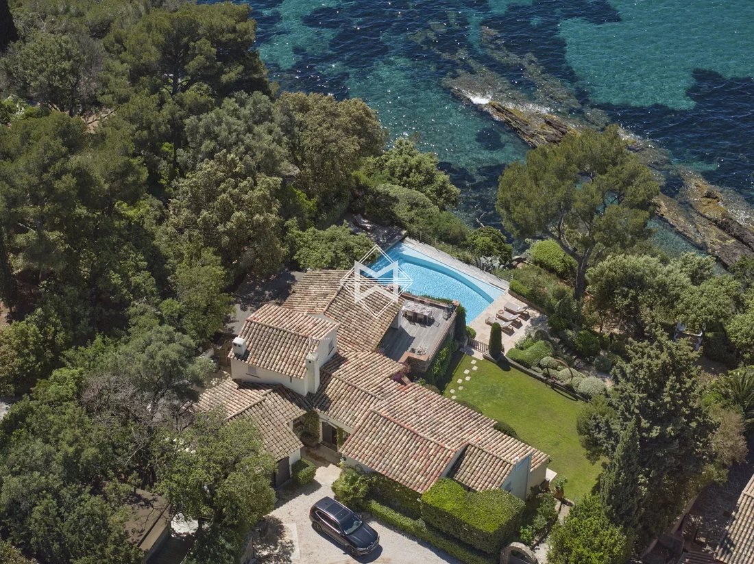 Villa in French Riviera, Provence-Alpes-Côte d'Azur, France 1 - 15302414