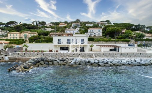 Villa in Ville-Les Saquedes-Le Bouillonnet, Sainte-Maxime, France 1
