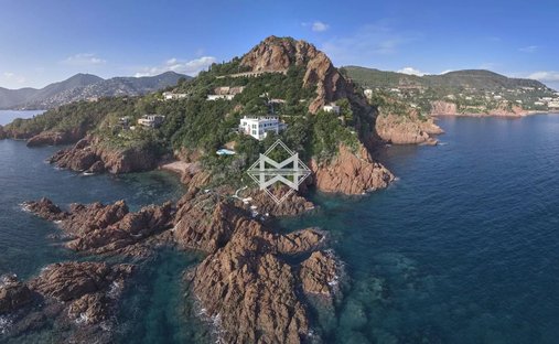 Estate in Théoule-sur-Mer, Provence-Alpes-Côte d'Azur, France 1