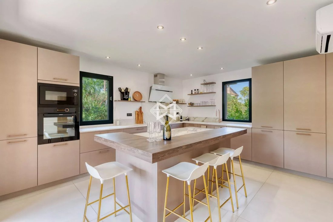 House in Zone Ouest Urbaine, Saint-Tropez, France 5 - 15302398