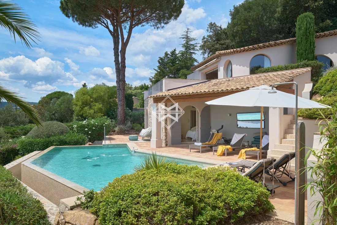 Villa in La Croix-Valmer, Provence-Alpes-Côte d'Azur, France 4 - 15302079