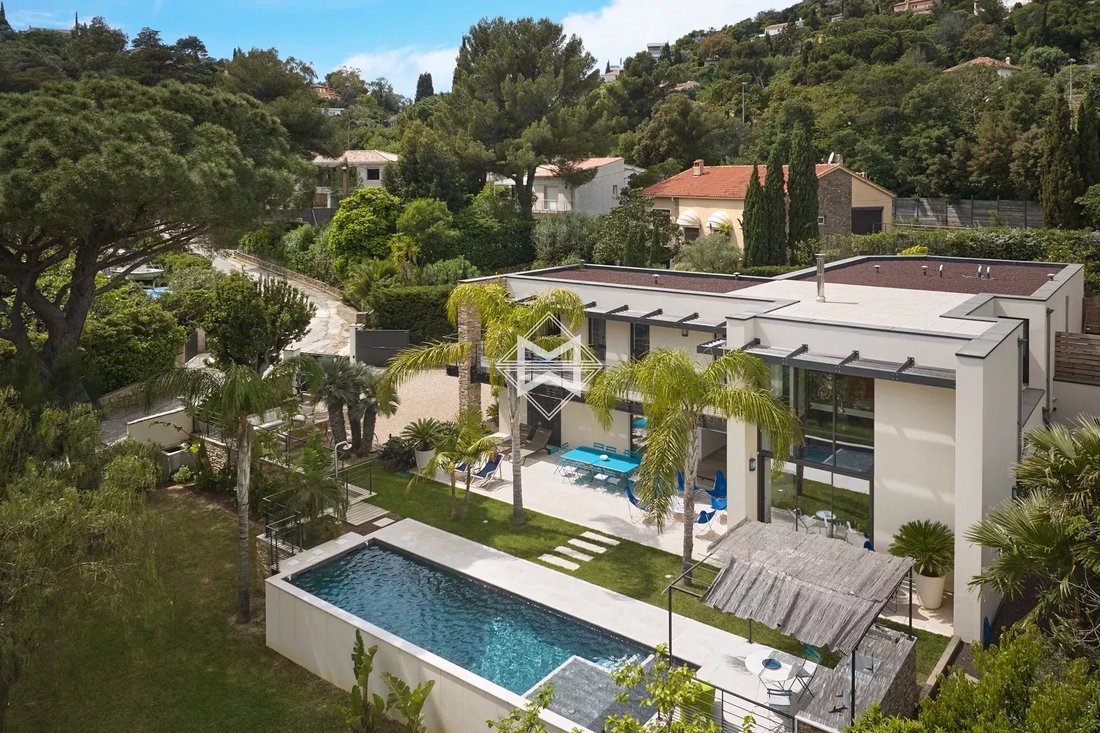 Villa in Le Lavandou, Provence-Alpes-Côte d'Azur, France 1 - 15302041