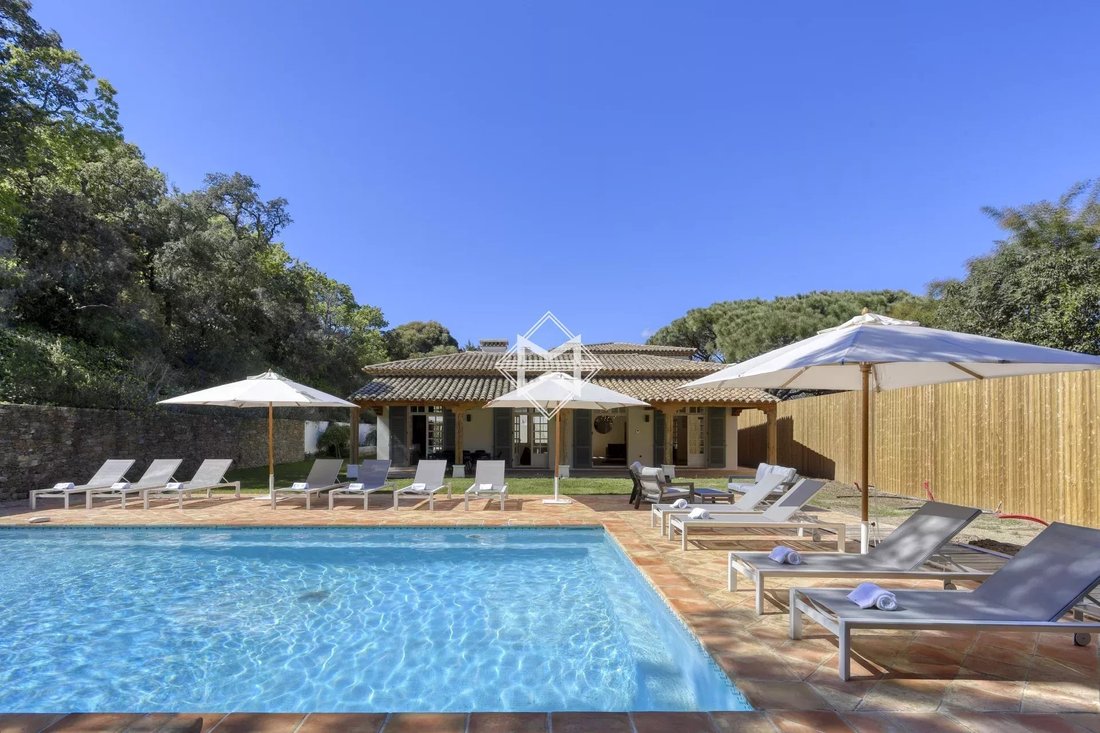 Villa in Ramatuelle, Provence-Alpes-Côte d'Azur, France 2 - 11746887