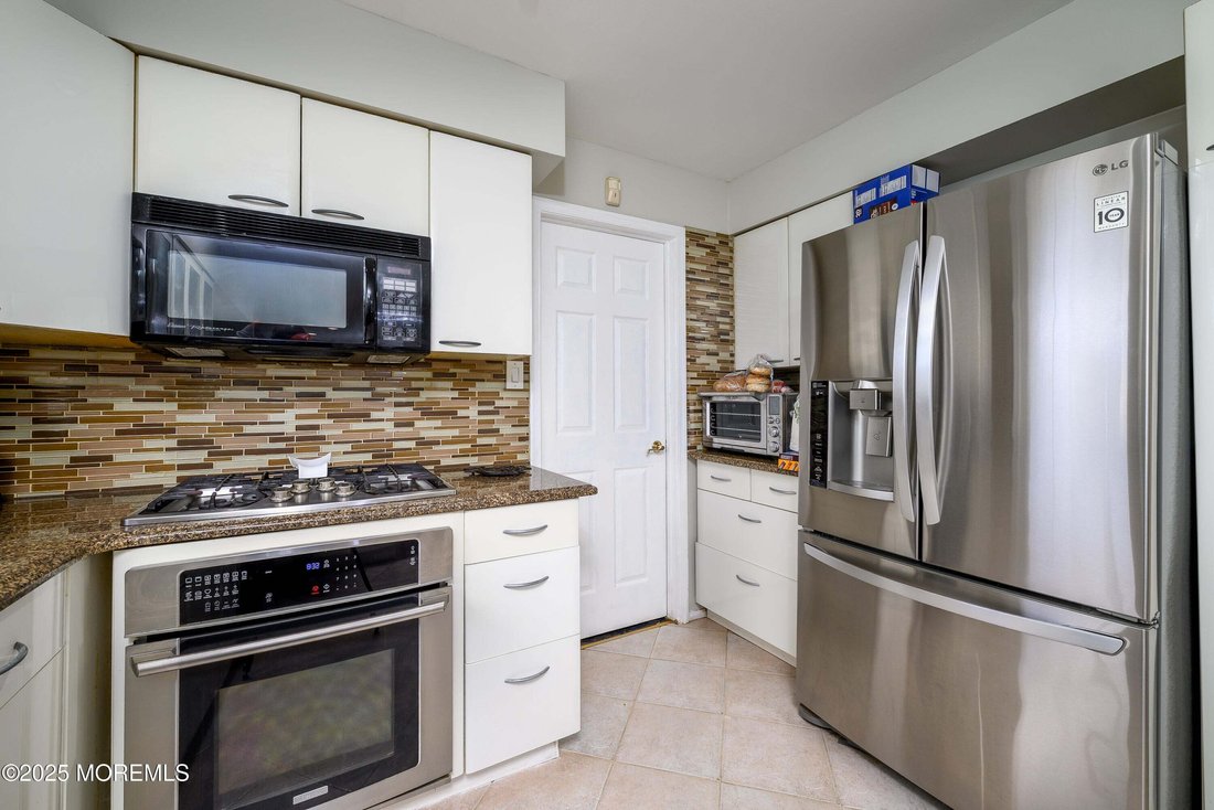 House in Marlboro Township, New Jersey, United States 4 - 15301780
