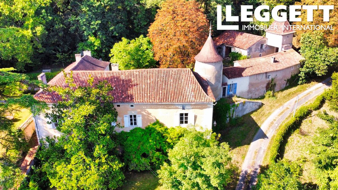 Le Petit Château du Soleil: A 17th-Century Jewel in Périgord’s Golden Light