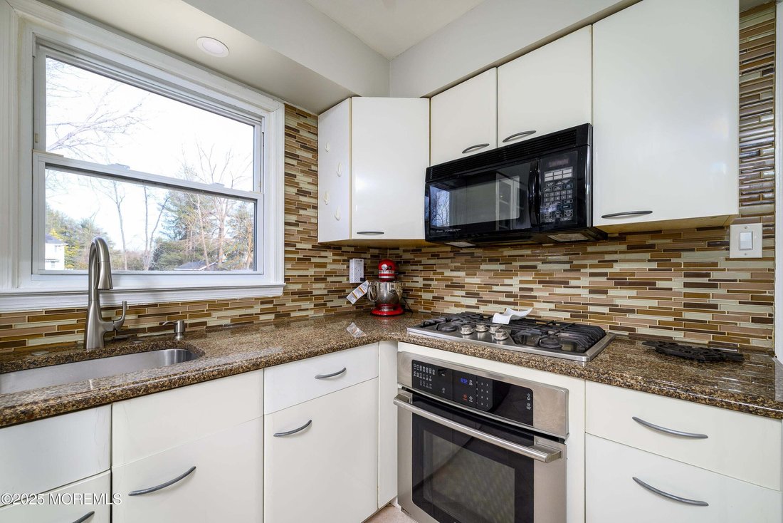 House in Marlboro Township, New Jersey, United States 3 - 15301780