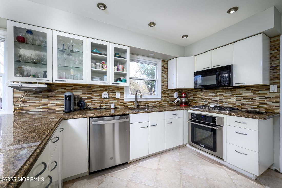 House in Marlboro Township, New Jersey, United States 2 - 15301780