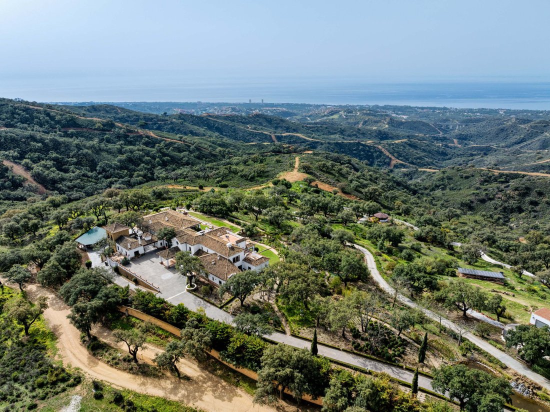 Estate in Marbella, Andalusia, Spain 1 - 15305489