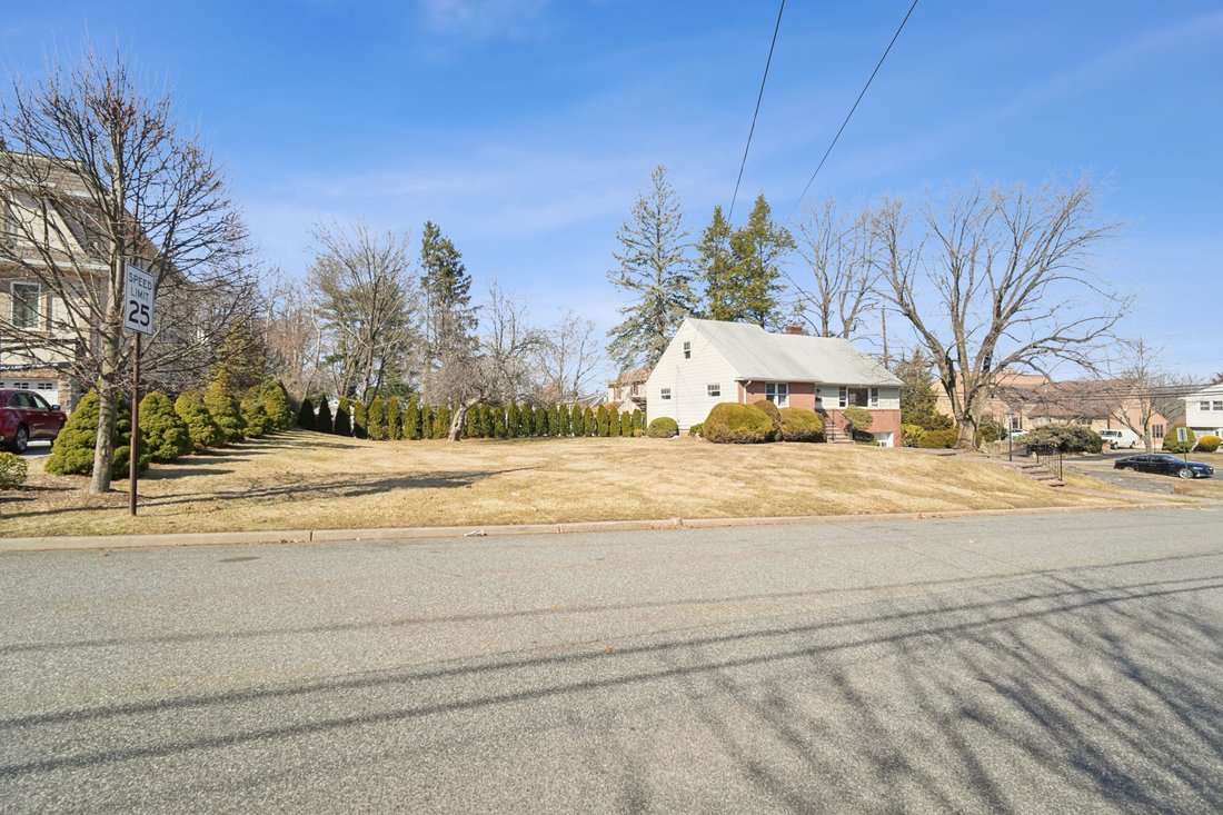 House in Paramus, New Jersey, United States 2 - 15304606