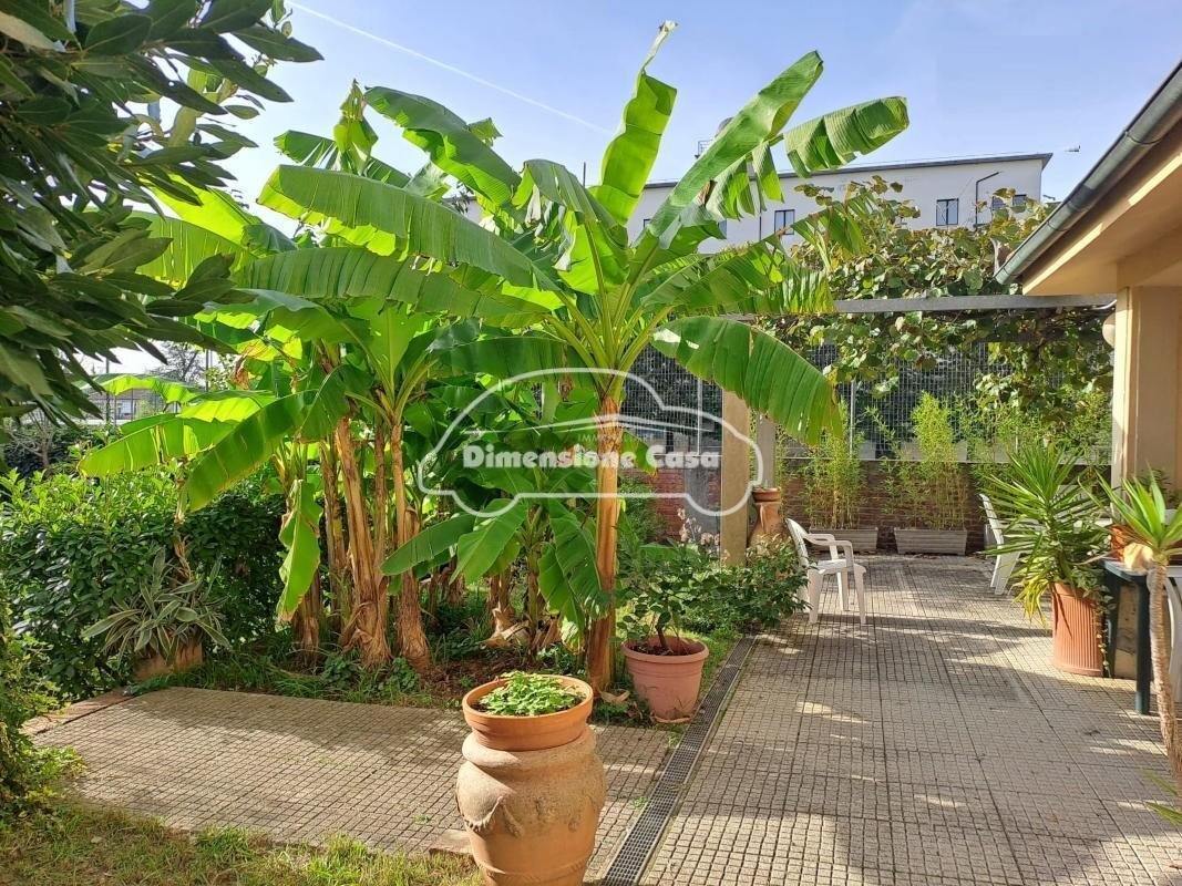 Villa in Porcari, Tuscany, Italy 2 - 15305694