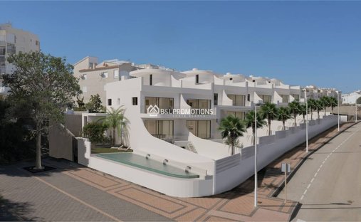 Bungalow in Torrevieja, Valencian Community, Spain 1