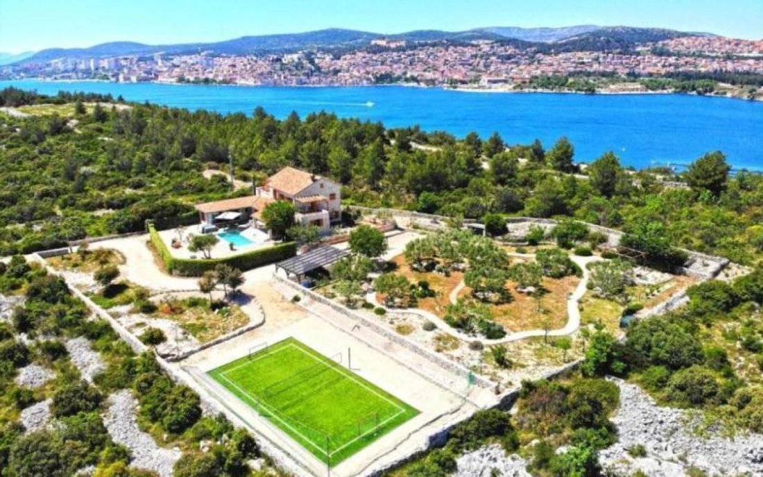 Villa in Sibenik, Sibenik-Knin County, Croatia 2 - 14695720