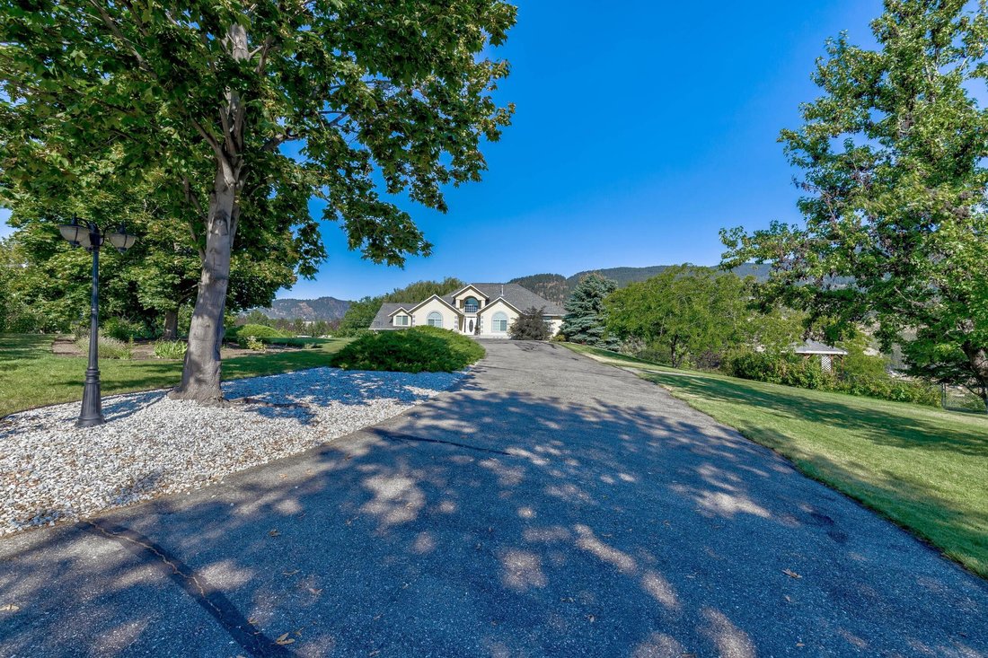 House in Lake Country, British Columbia, Canada 1 - 14648435
