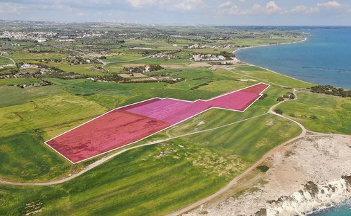 Land in Mazotos, Larnaka, Zypern 1