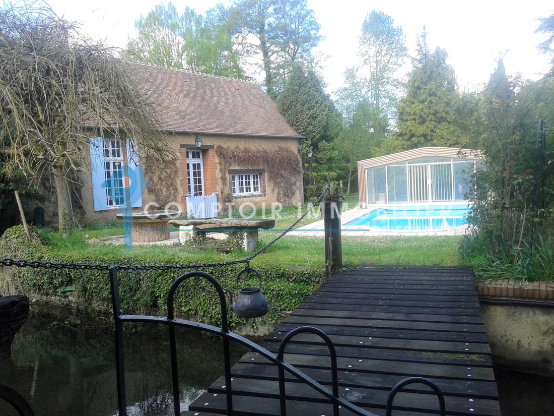 Le Moulin des Rêves: A 17th-Century Riverside Sanctuary in Anet’s Verdant Embrace