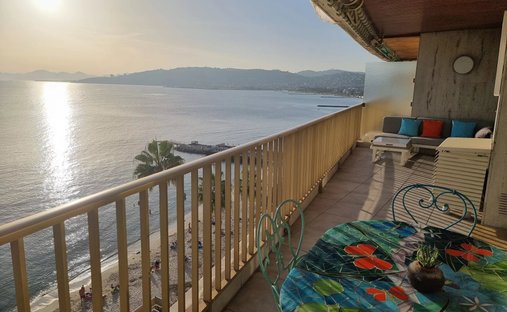 Castle for Sale in Coulaines, Pays de la Loire, France